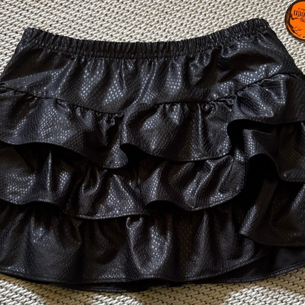 Skirt girls new size M (7-8) polyester underlayer 60% cotton 40% polyester black